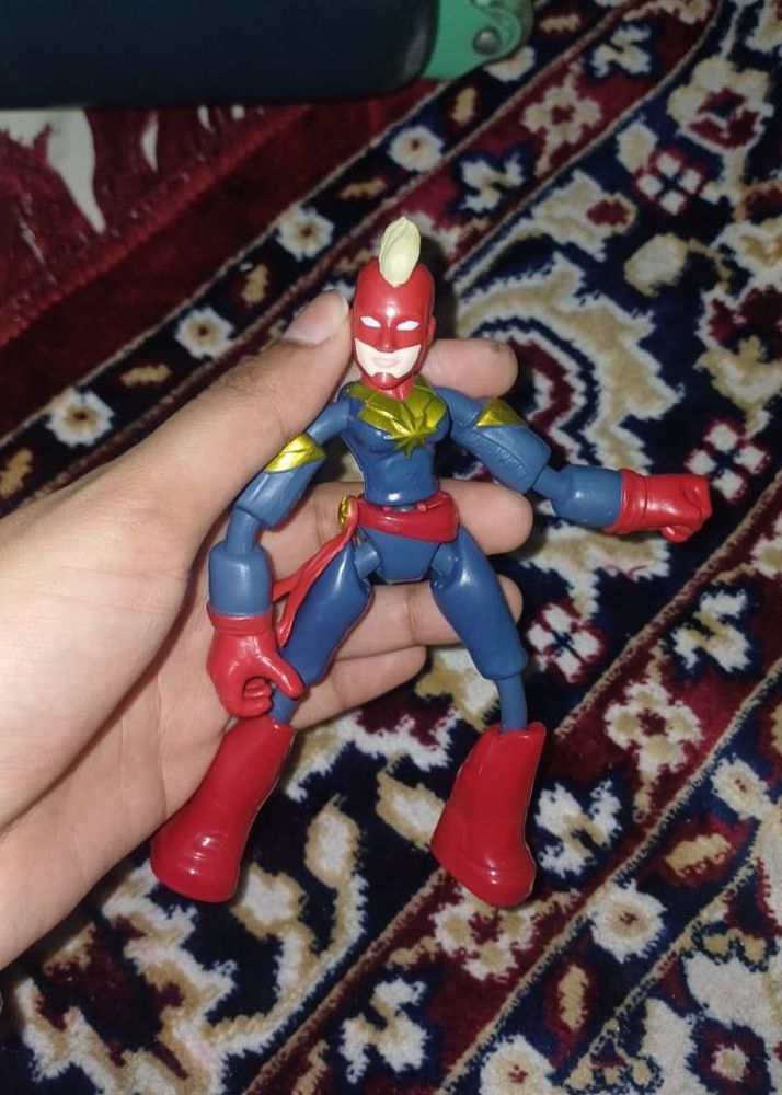 Captain Marvel Bend and Flex Figure