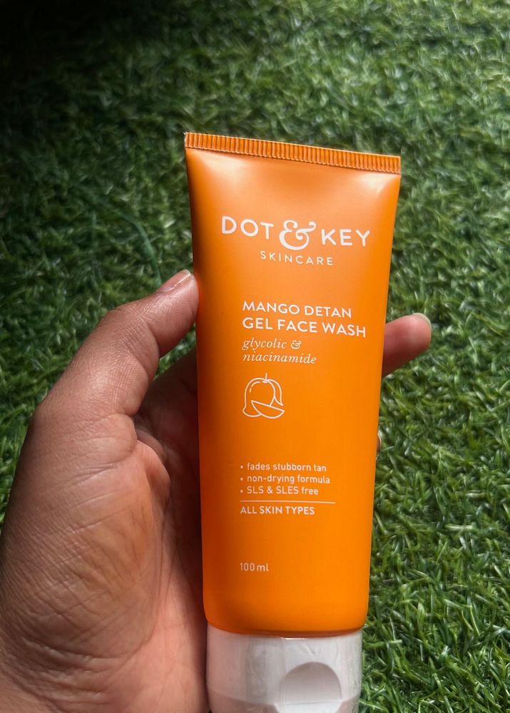 Dot &amp; Key Mango Detan Face Wash