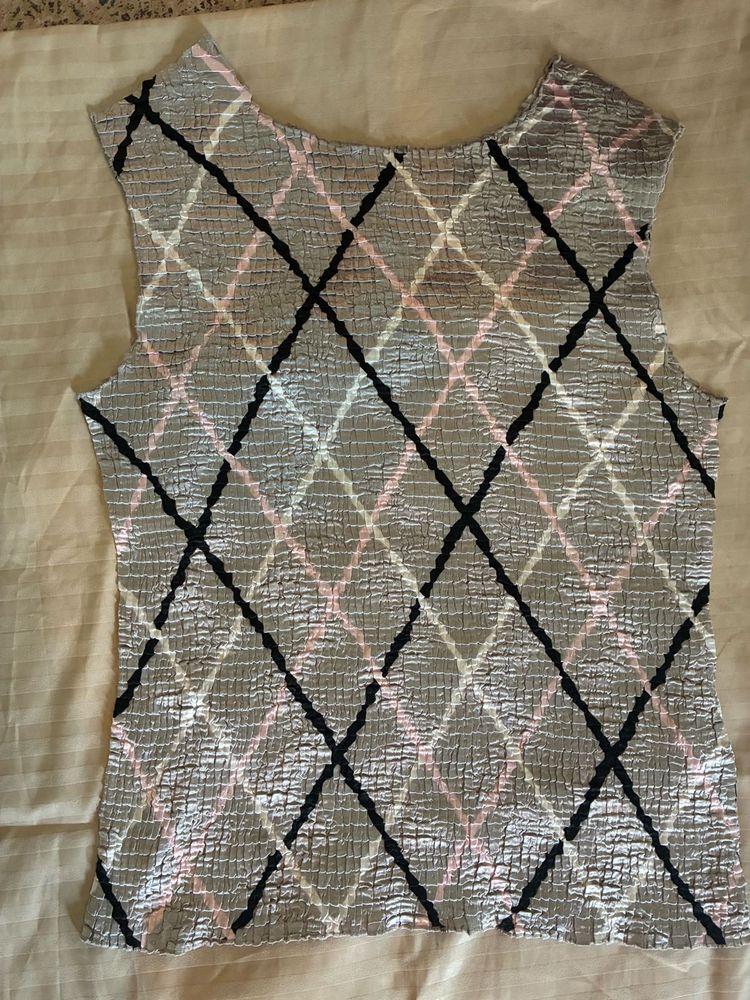 Patterned Sleeveless Top