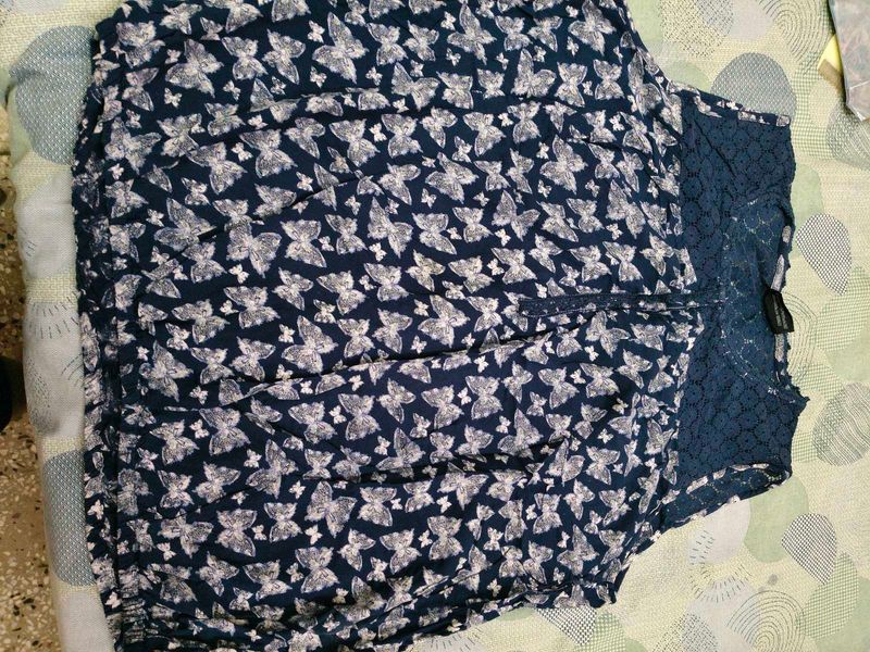 Beautiful sleevless Blue cotton top in xl for wome