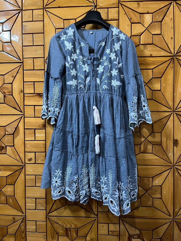 Women Grey Embroidered Kurta