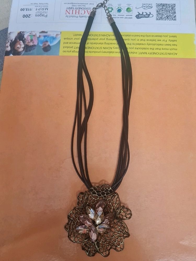 Neckpiece