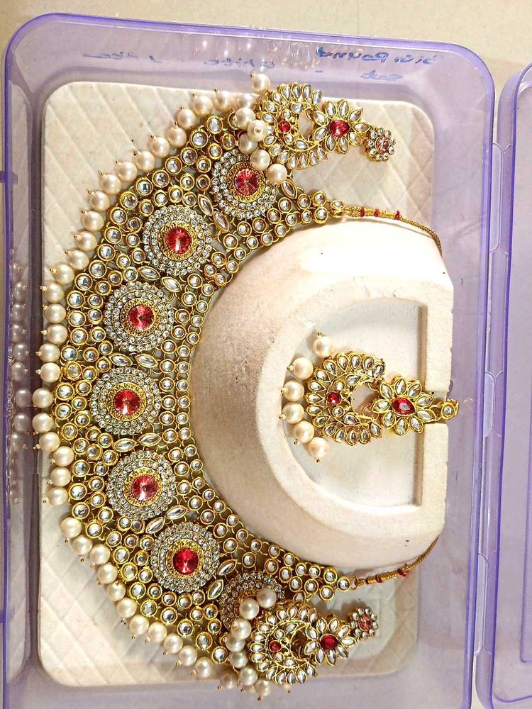 Elegant Kundan Jewelry Set