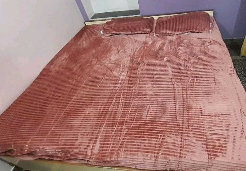 fitted warm bedsheet