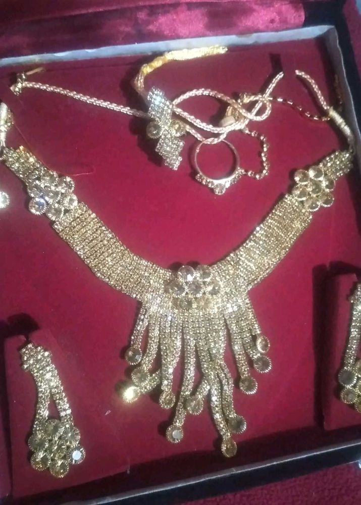 Elegant Jewelry Set