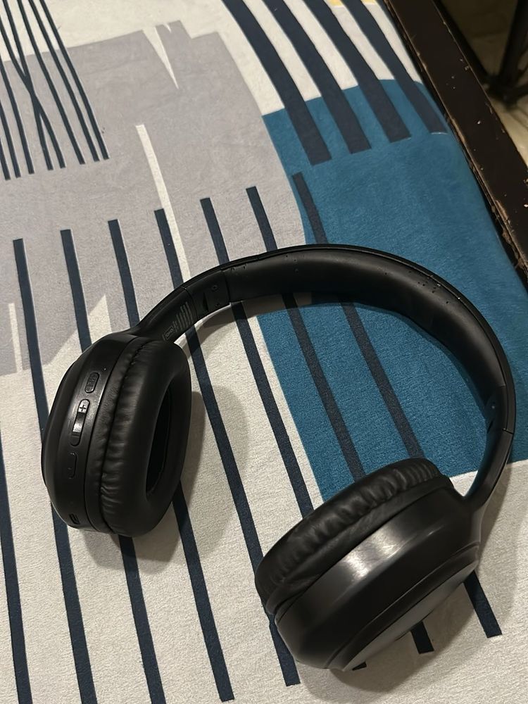 Black Wireless Headphones
