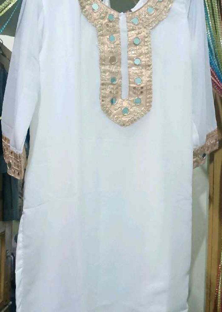 Trendy Lace Mirror Work Kurti 🫰