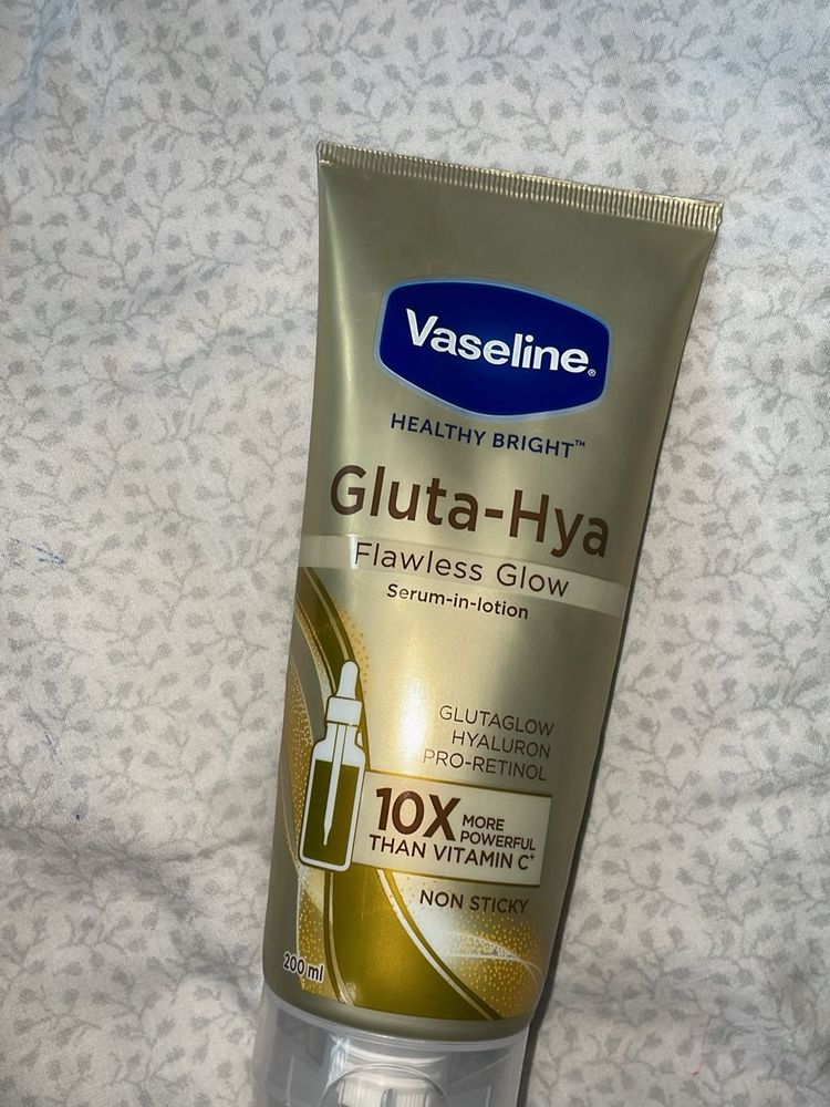 Vaseline Gluta-Hya Flawless Glow