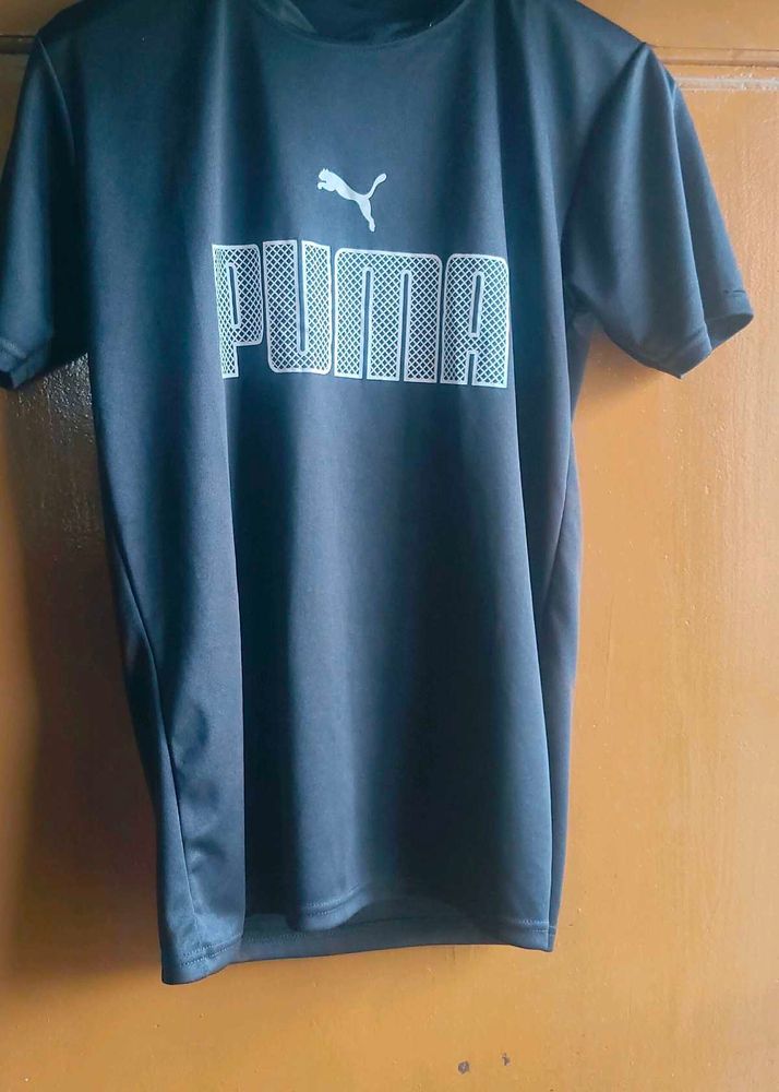 Puma T-shirt -Stylish and comfortable Activewear