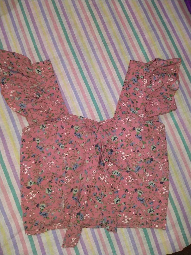 Stylish multicolour crop top.