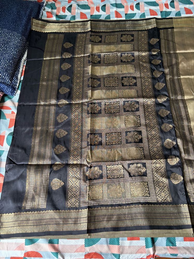 Elegant Black &amp; Gold Saree