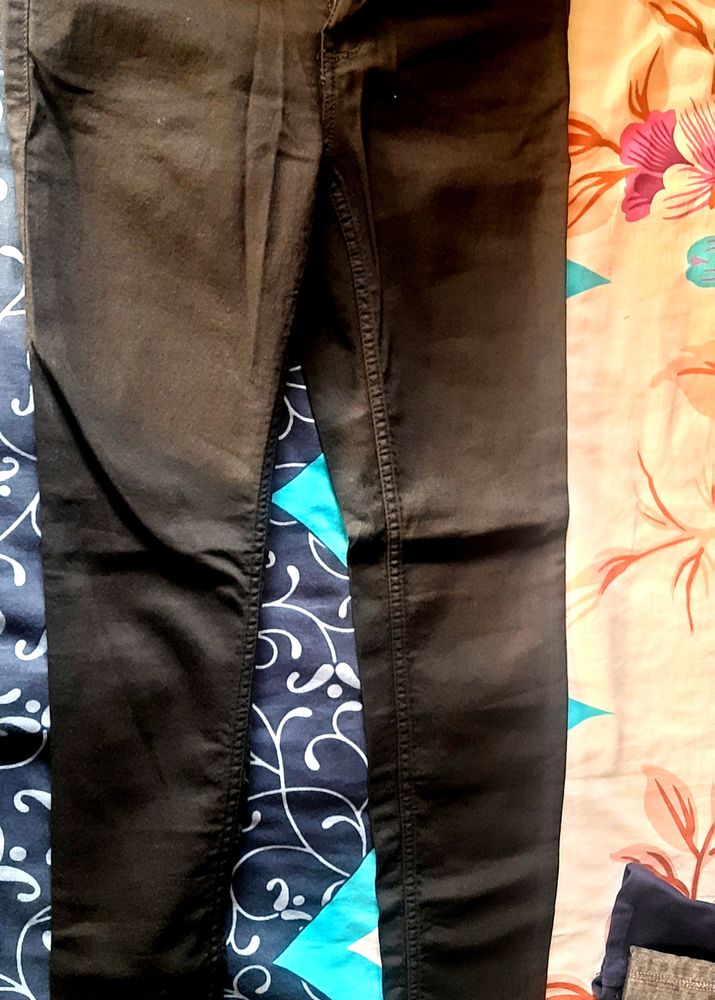 H&amp;M SKINNY BLACK JEAN🖤🖤