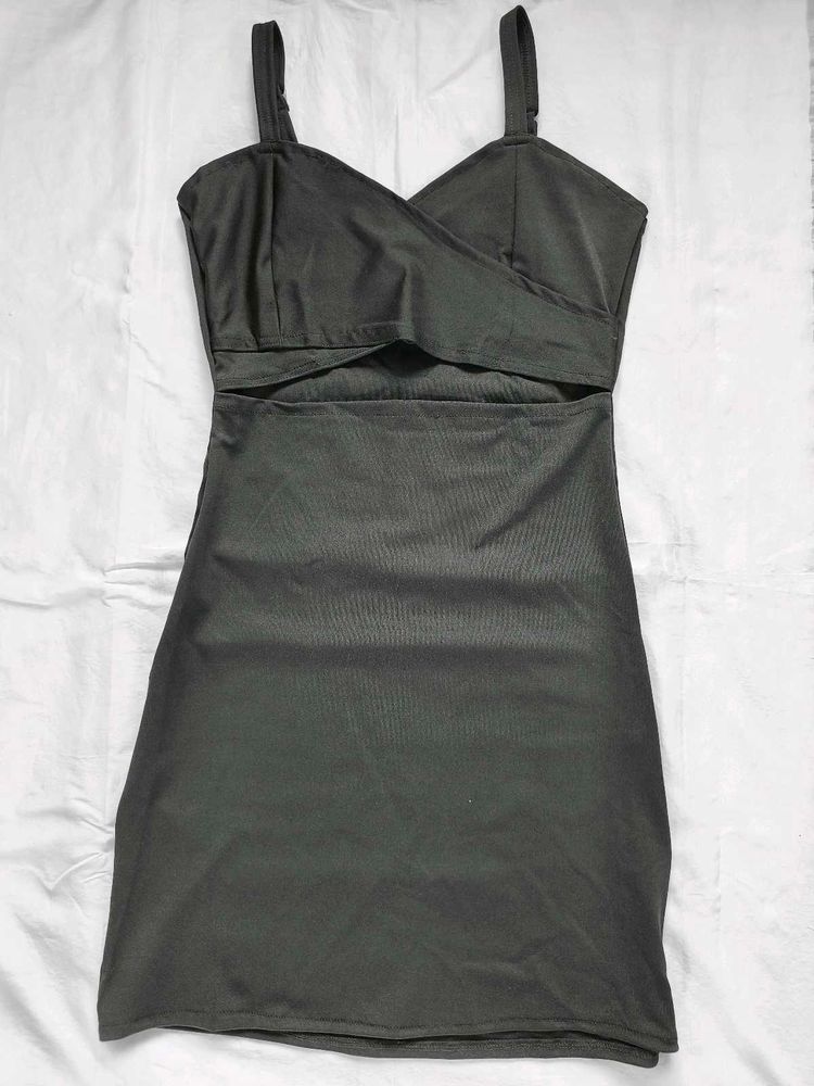 Black bodycon mini dress with waist cutout 🐈‍⬛✨