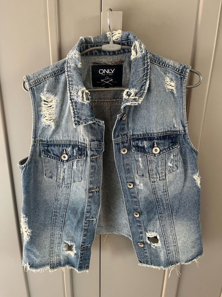 Distressed, Street Style Gillet