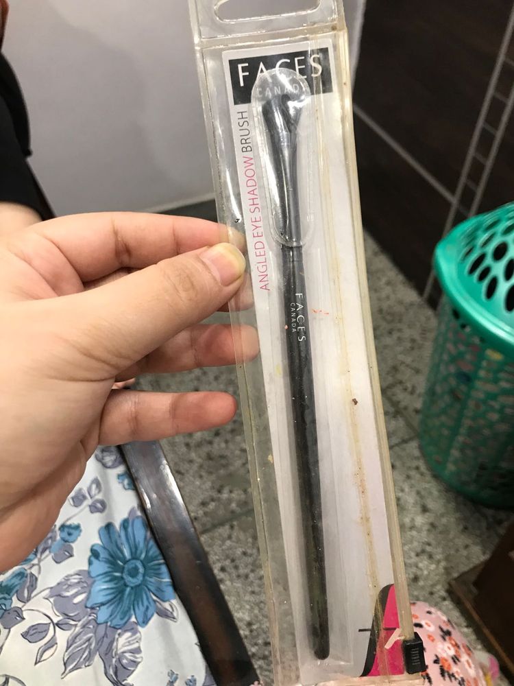 Faces Canada Eyeshadow Blending Brush