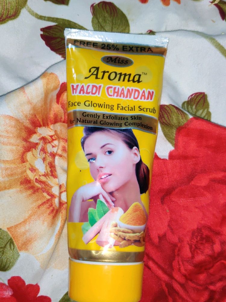 Aroma Haldi Chandan Scrub