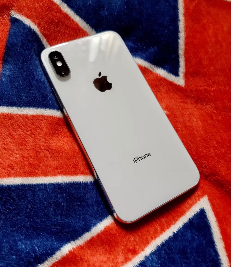 iPhone XS Dual Camera White