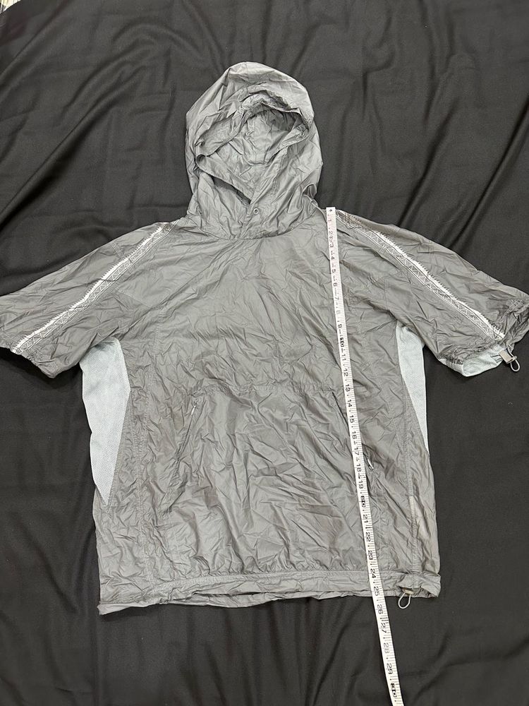 Grey thin and light Windcheater / Pullover Jacket