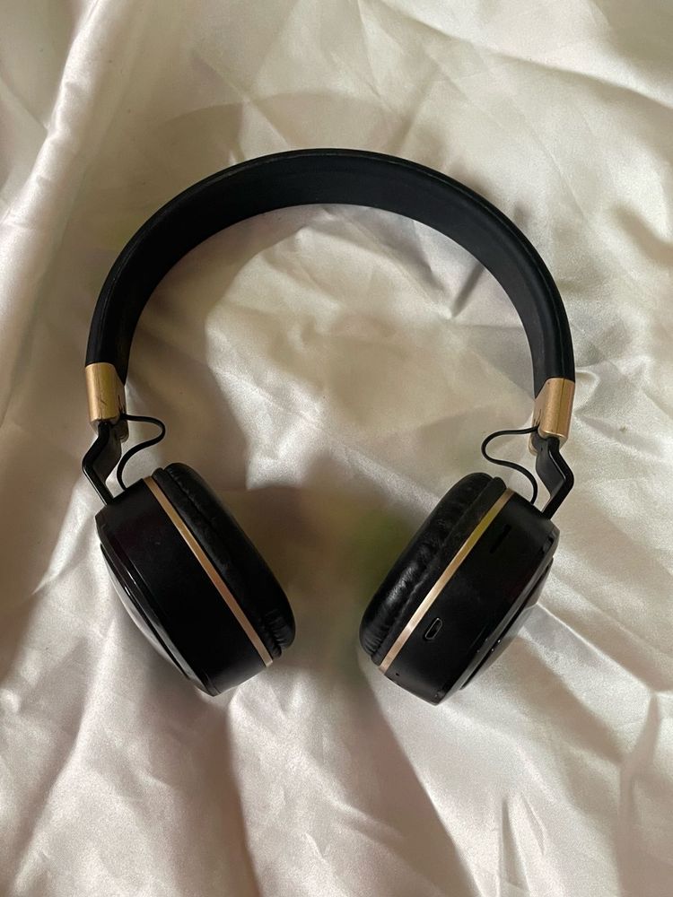Stylish Black Headphone 🎶