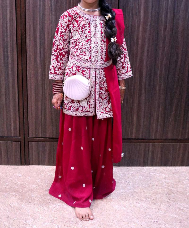 Elegant Red Embroidered Girls&#39; Outfit