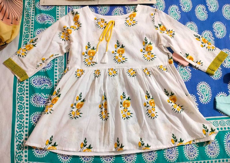 Women White-Yellow Floral Empire Tunic top