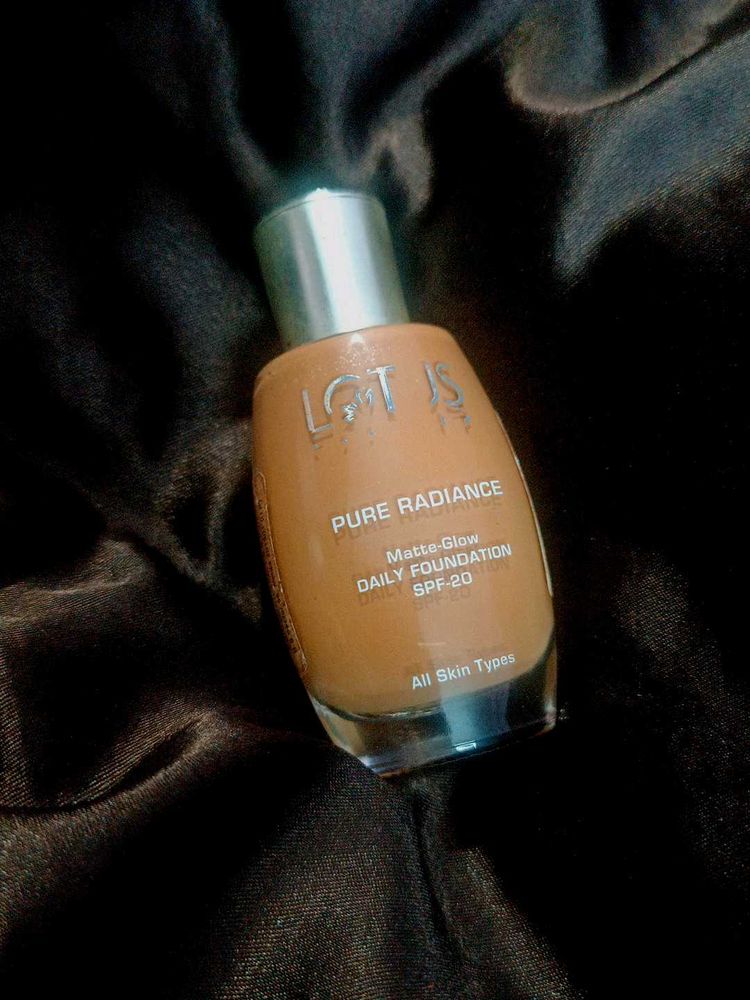 Lotus Pure Radiance Foundation