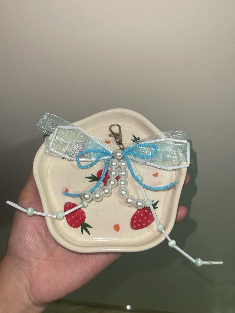 Cute Bow &amp; Pearl Keychain