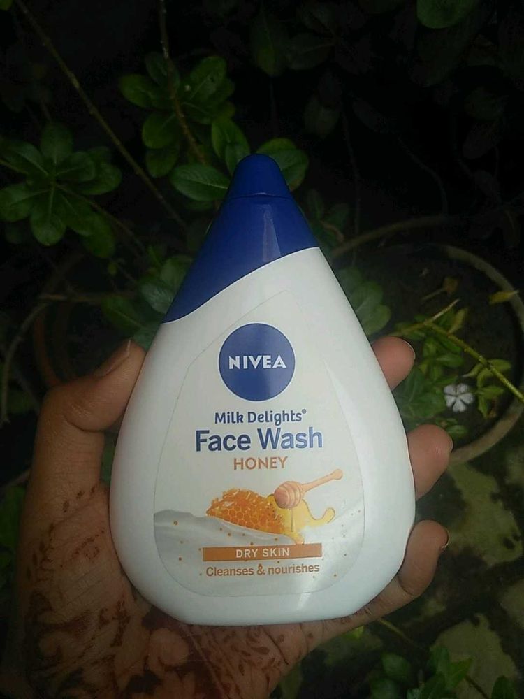 Nivea Milk Delights Face Wash