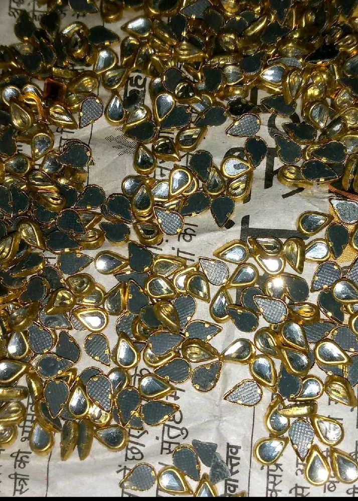 Teardrop Kundan Stones