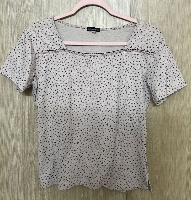 Soft Floral Blouse – Minimal &amp; Feminine