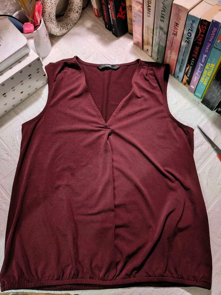VERO MODA Sleeveless Deep V-Neck Top