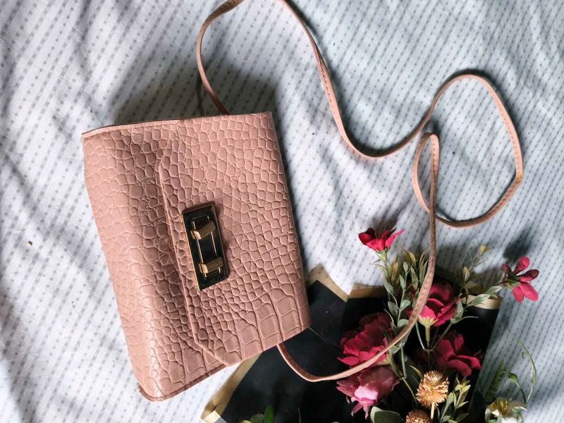 Baby Pink 🩷 Slingbag