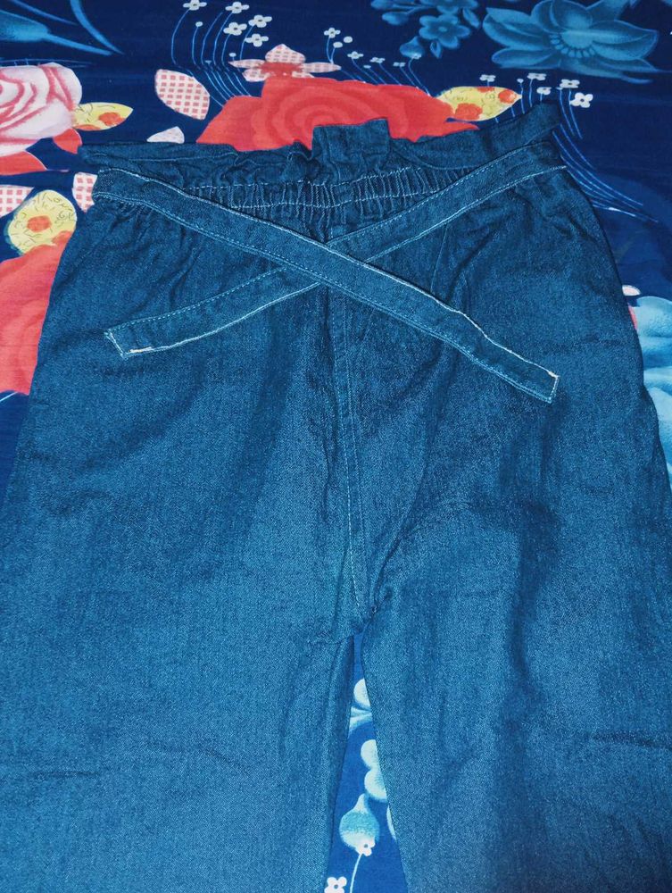 ~Capri Jeans~ Denim Pants.