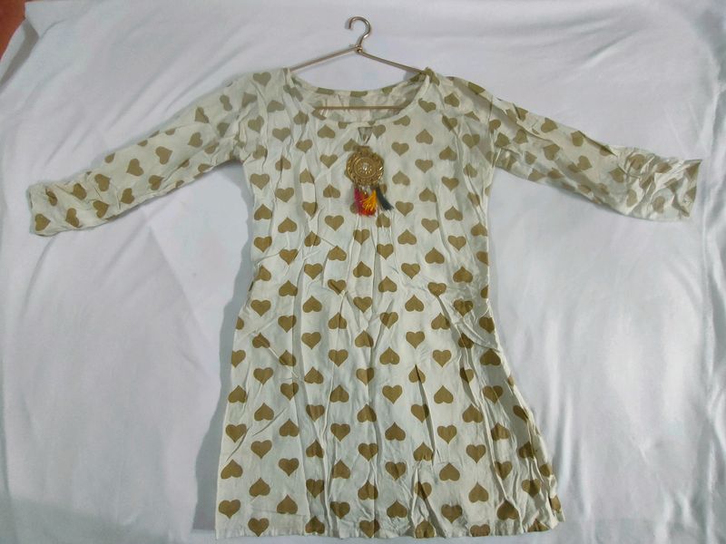 Women Short Kurti/Top (White, Printed)
