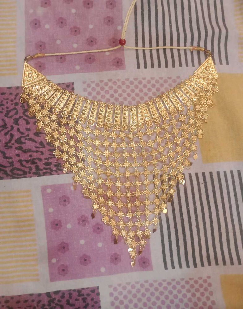 Elegant Gold-Tone Statement Necklace