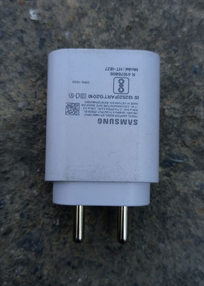• Samsung Travel Adaptor