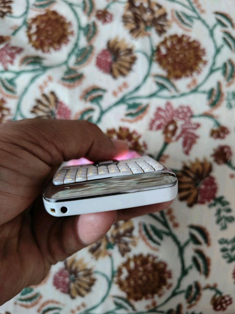 Nokia E71 Smartphone White Colour with New BP4L Battery