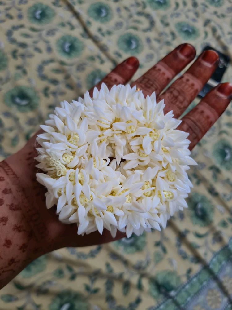 Gajra Rubber Scrunchie