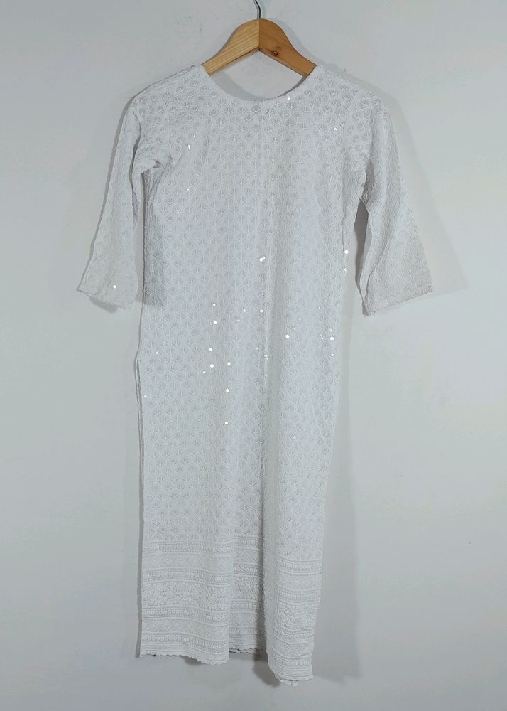 White Embroidered Kurta(women&#39;s)