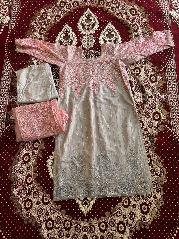 Elegant Pakistani 3-Piece Suit