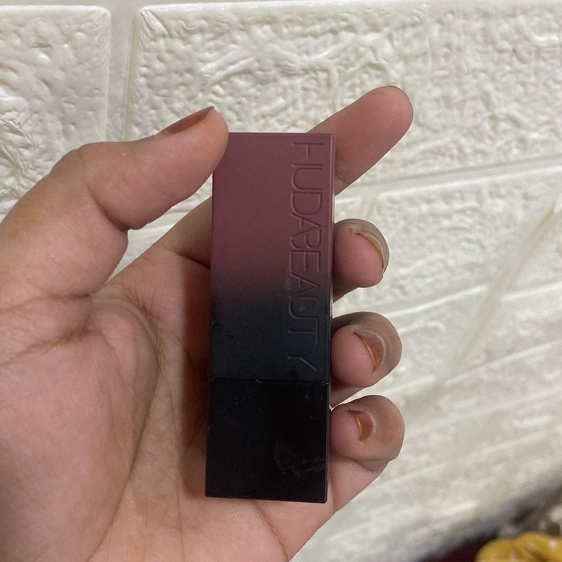 Huda Beauty Lipstick