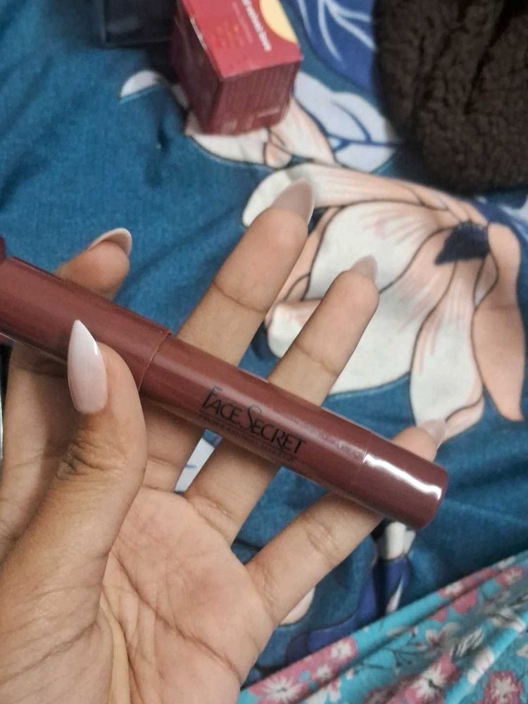 lip liner and balm comb