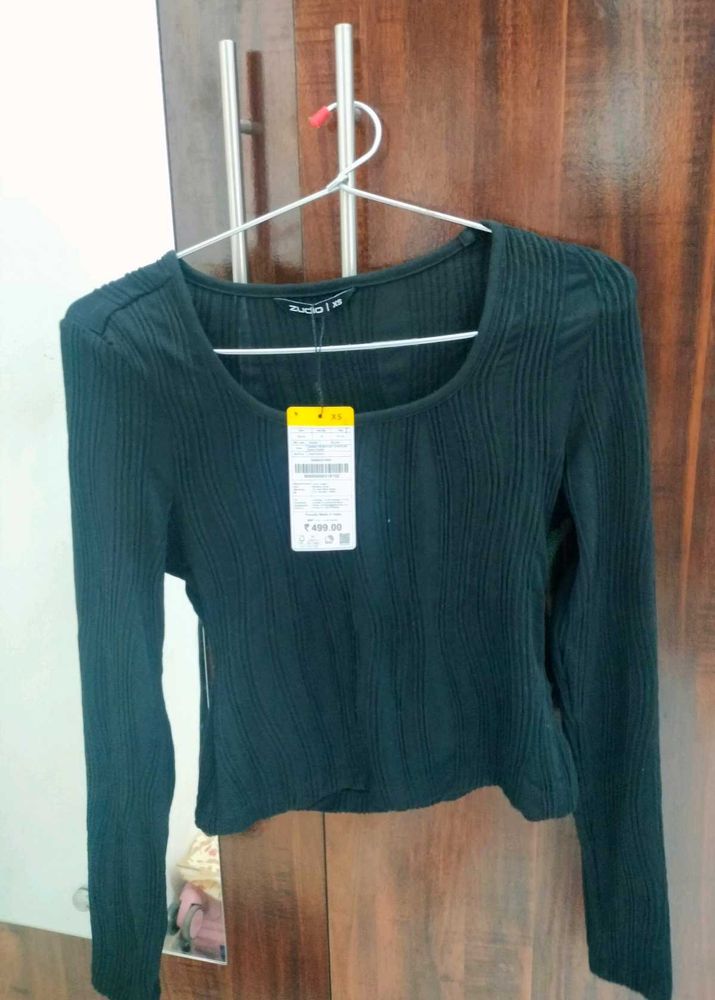 Black Full Sleeves Crop Top