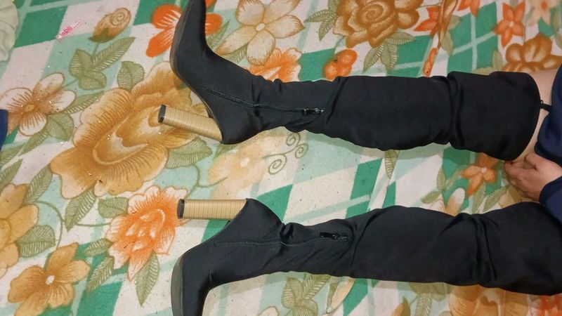 Stylish Black Thigh High Boots