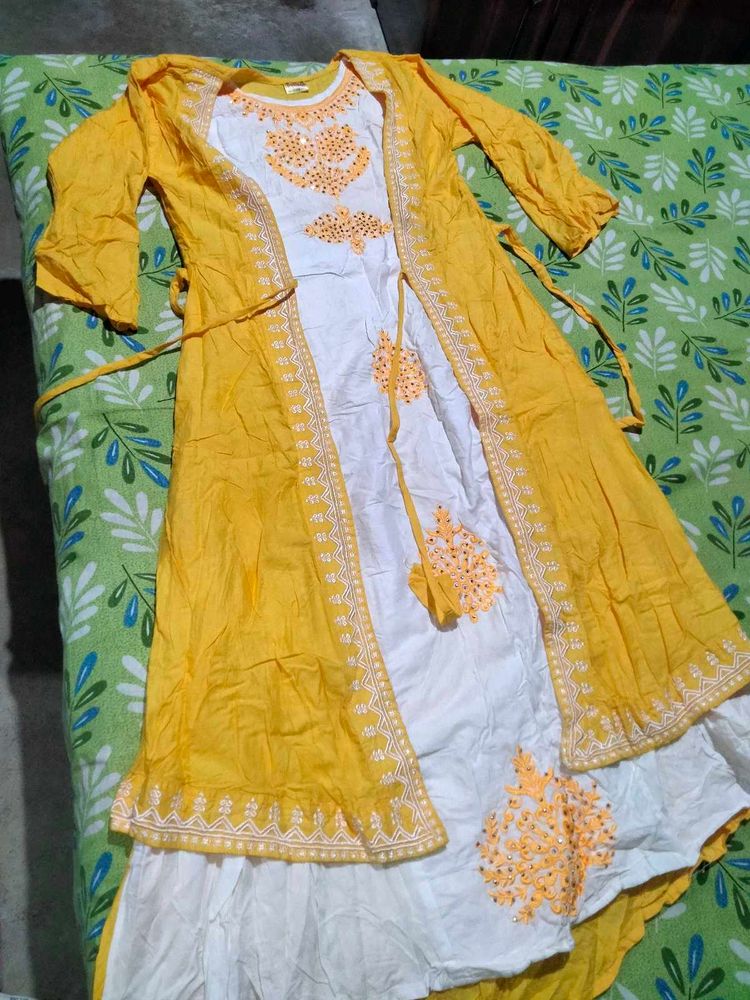Elegant Yellow &amp; White Kurta Set
