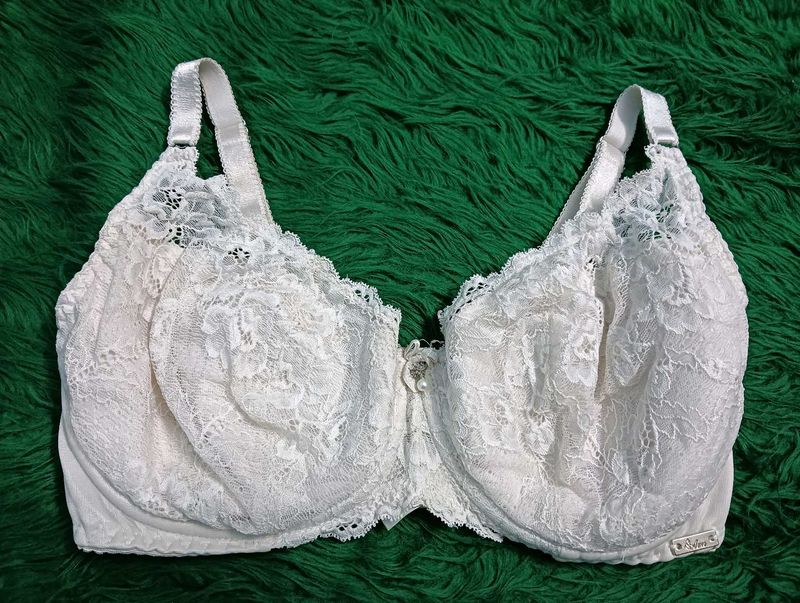 Elegant White Lace Bra🖤