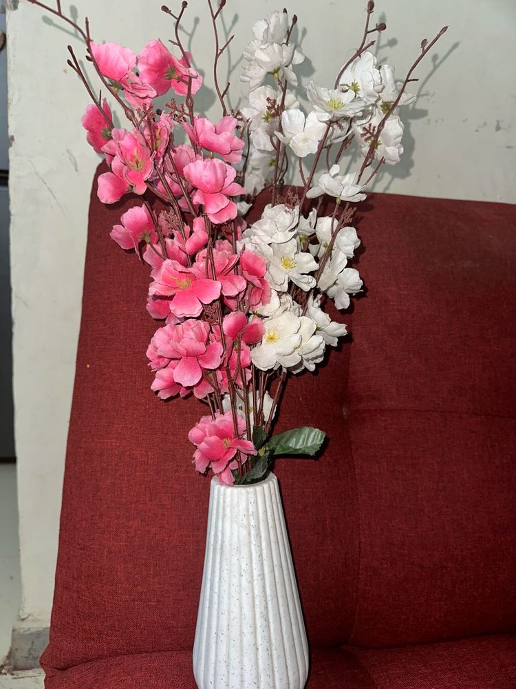 flower vase nd flowers🌺