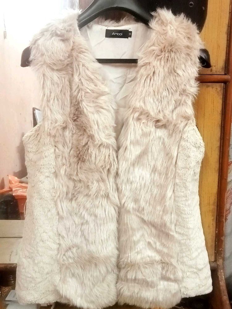 Faux Fur Vest - Cozy &amp; Stylish
