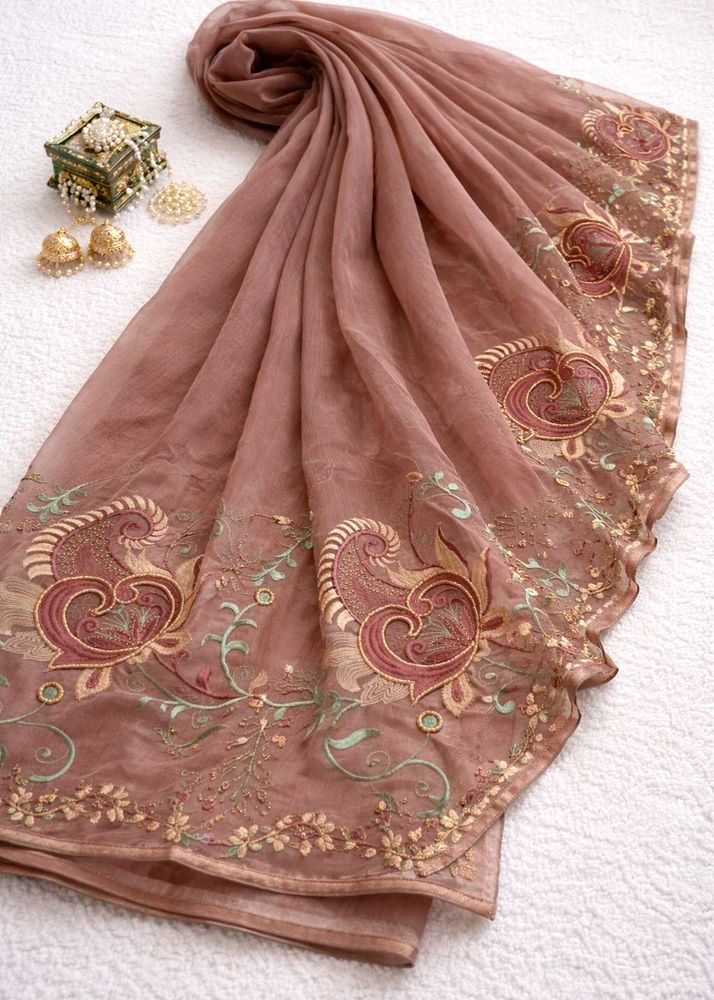 Elegant Mauve Embroidered saree for daily use