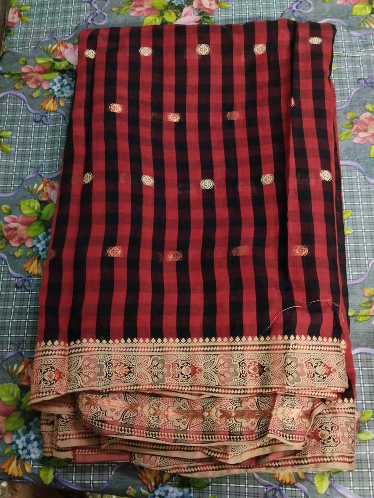 Red &amp; Black Checked Saree